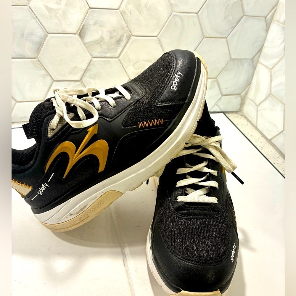 Gdefy Energia Woman’s Cross Trainer Sneakers Size 8 Black White Gold Shock Absor
